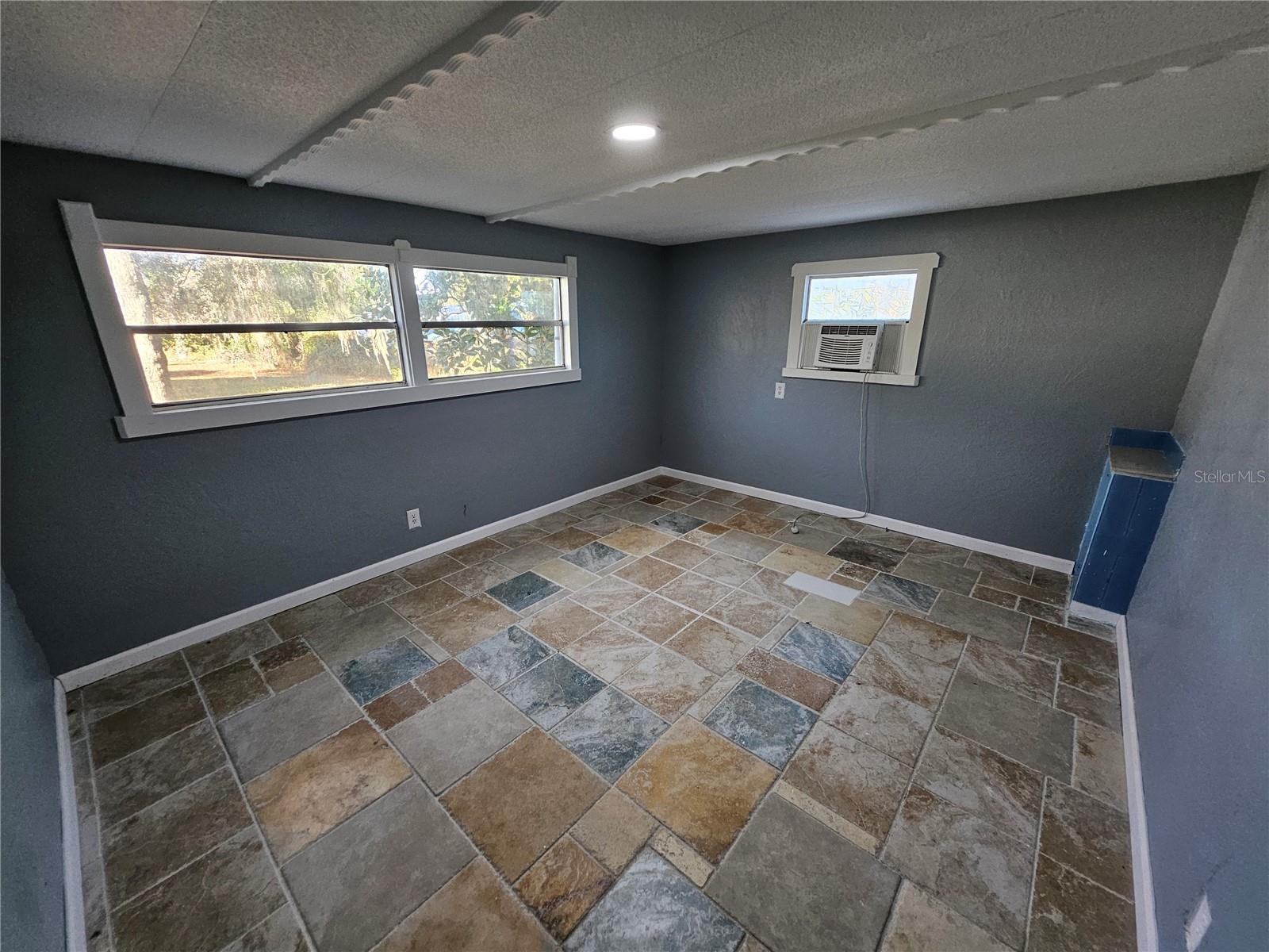 RIVER LAKES MANOR UNIT 03 - Residential