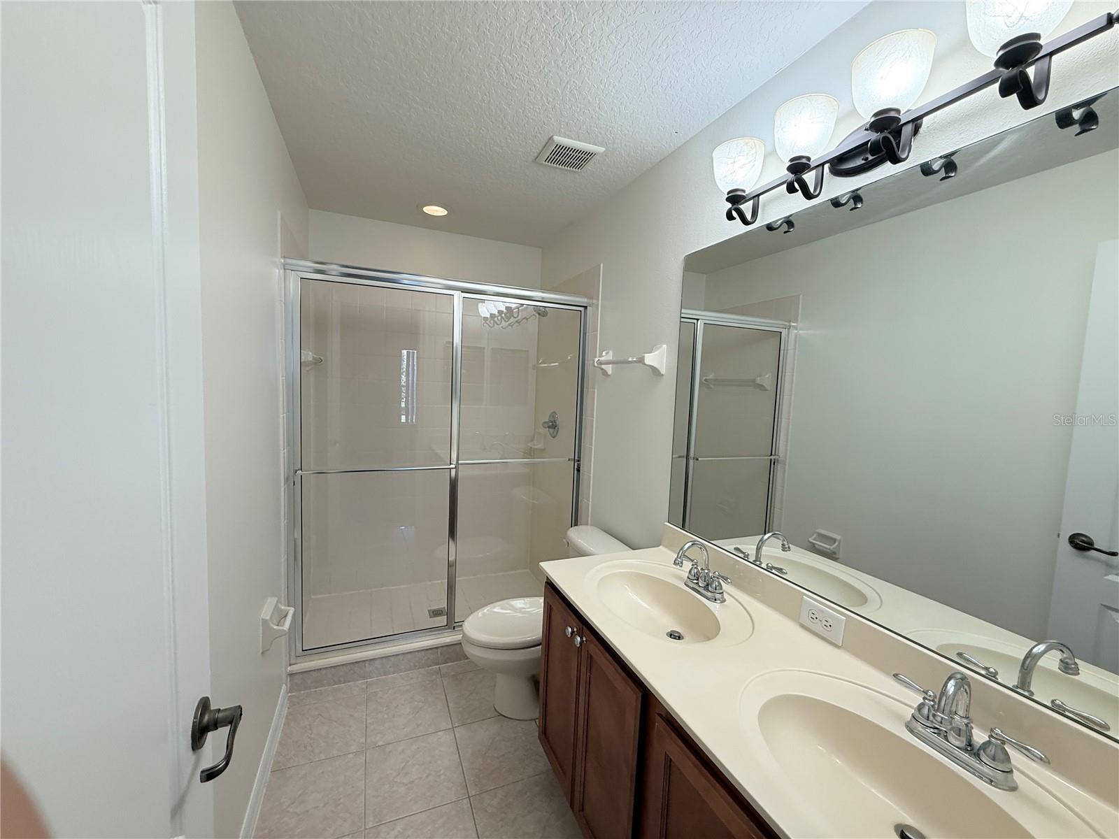 SIGNATURE LAKES, INDEPENDENCE - Residential