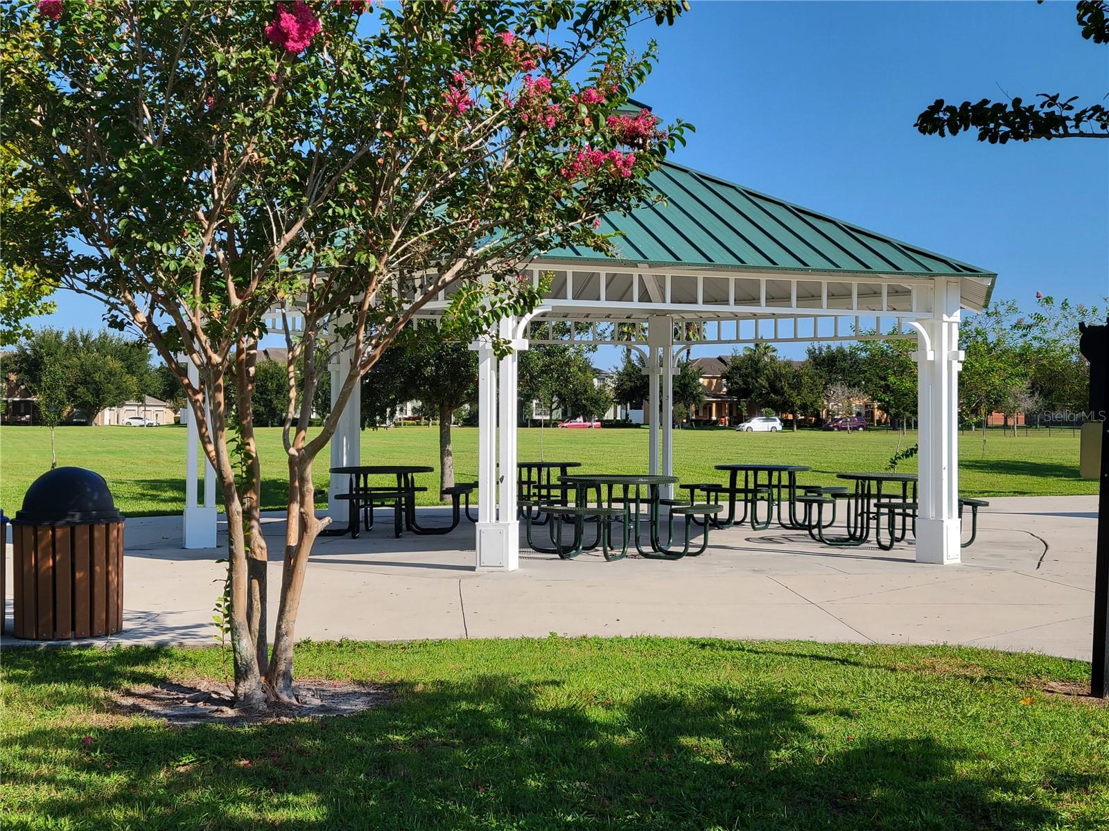 SIGNATURE LAKES, INDEPENDENCE - Residential