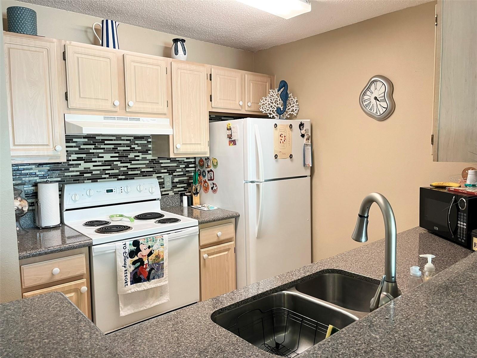 VILLAS AT LAKESIDE A CONDO - Residential Lease