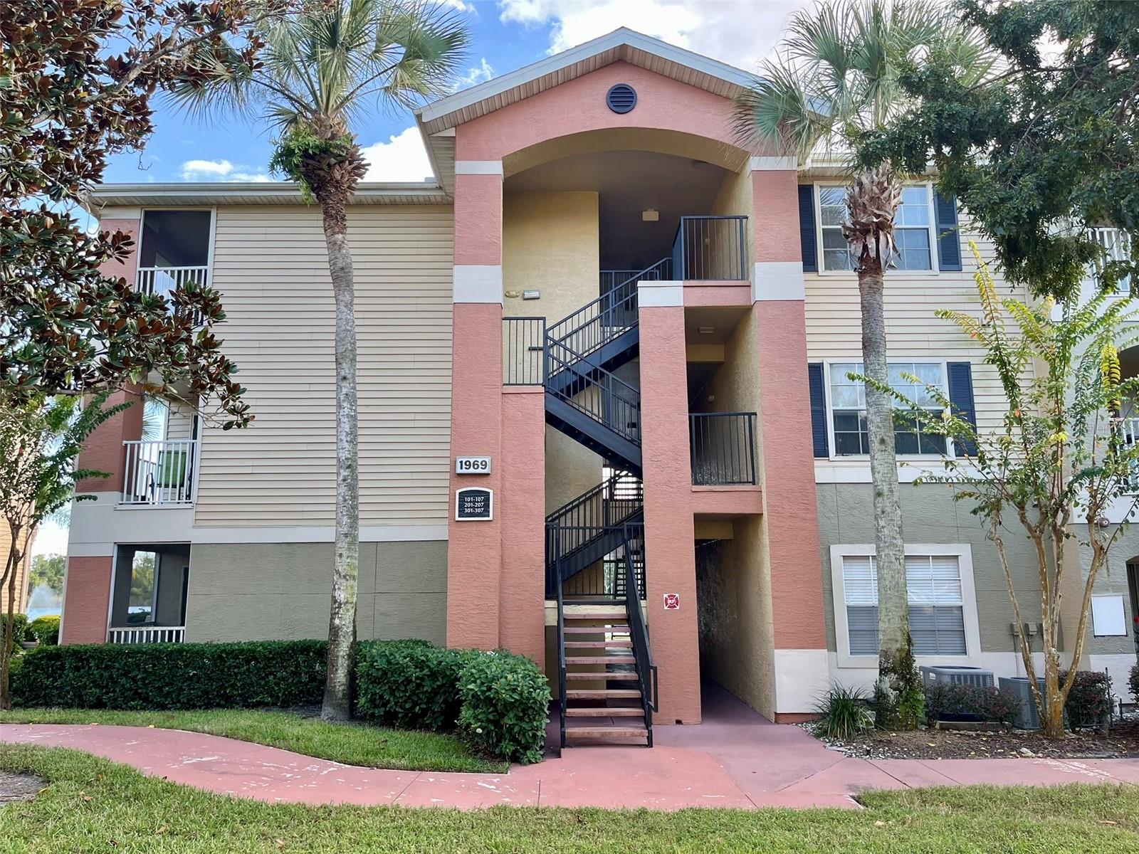 VILLAS AT LAKESIDE A CONDO - Residential Lease