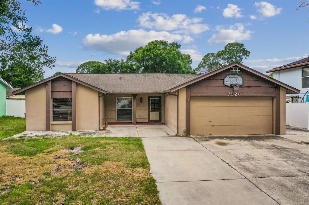 Photo of 7526 Twelve Oaks Boulevard, Tampa, FL 33634 (MLS # T3522830)