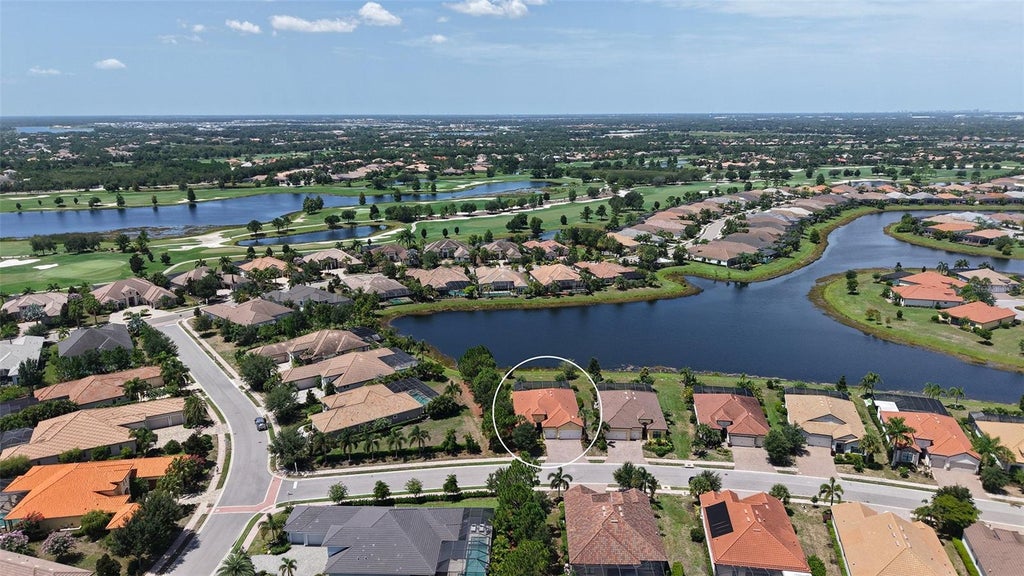 Photo of 7005 Whittlebury Trail, Lakewood Ranch, FL 34202 (MLS # A4700548)