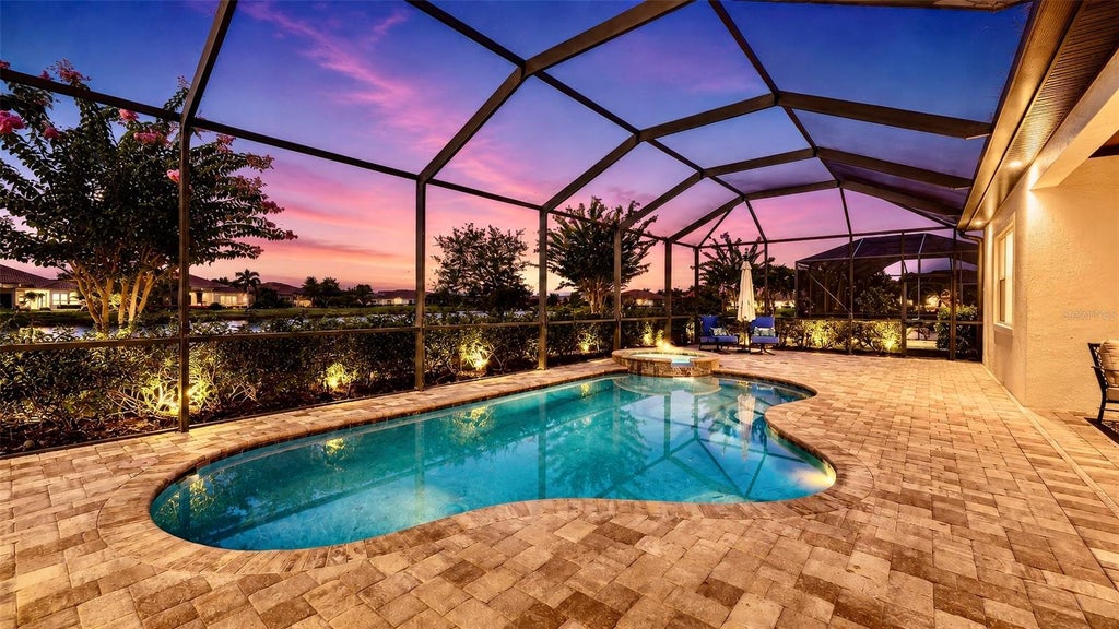 Photo of 7005 Whittlebury Trail, Lakewood Ranch, FL 34202 (MLS # A4700548)