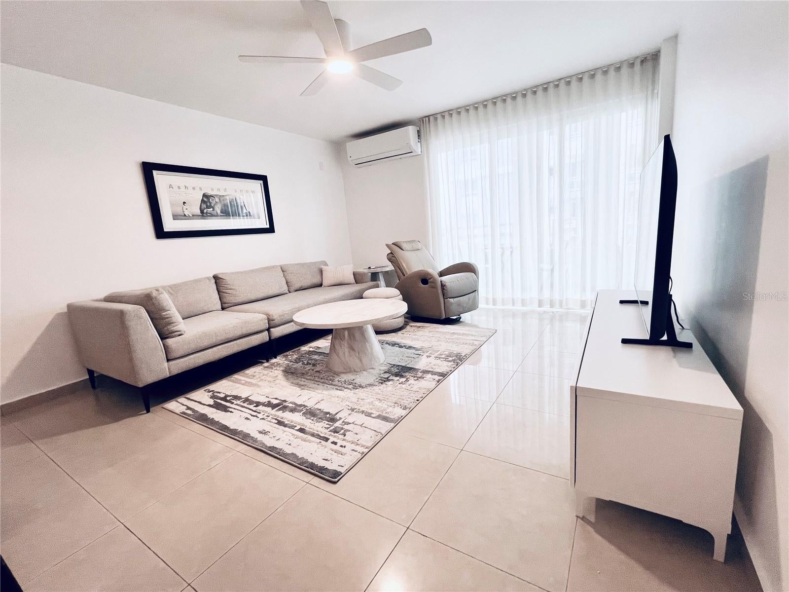 305 CALLE VILLAMIL 903