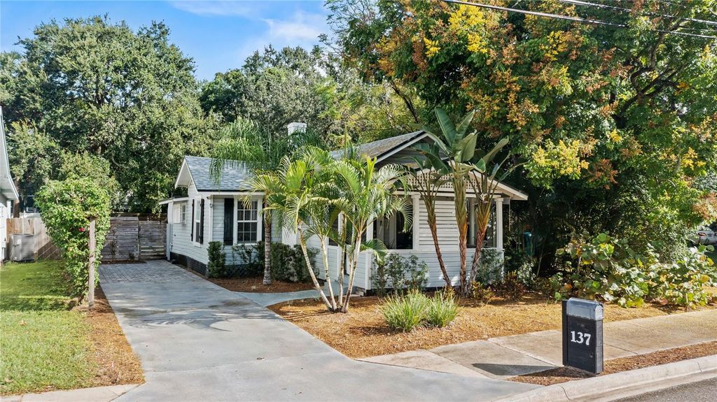 Photo of 137 E Grant Street, Orlando, FL 32806 (MLS # O6351093)