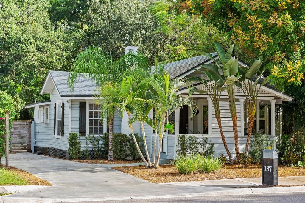 Photo of 137 E Grant Street, Orlando, FL 32806 (MLS # O6351093)