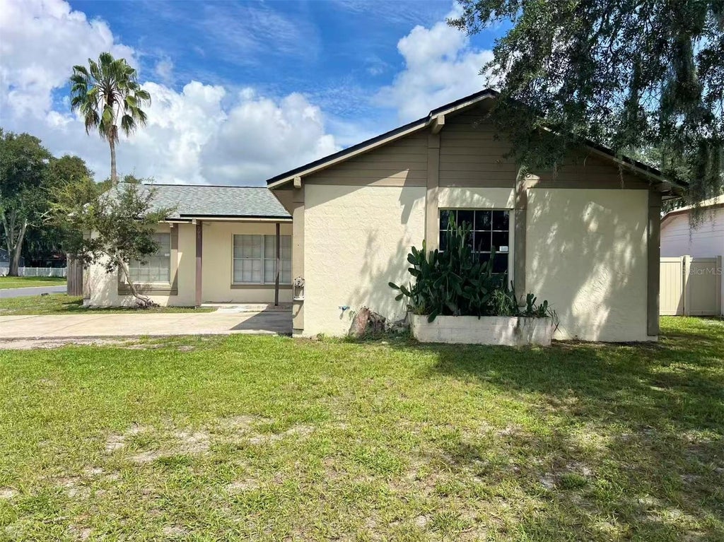 Photo of 291 Lalla Lane, Apopka, FL 32712 (MLS # O6448080)