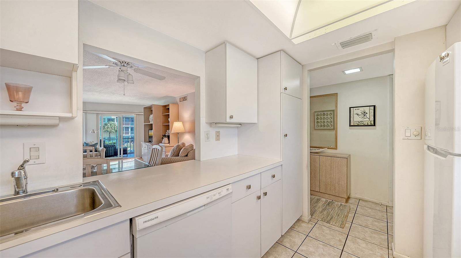 SIESTA HARBOR - Residential