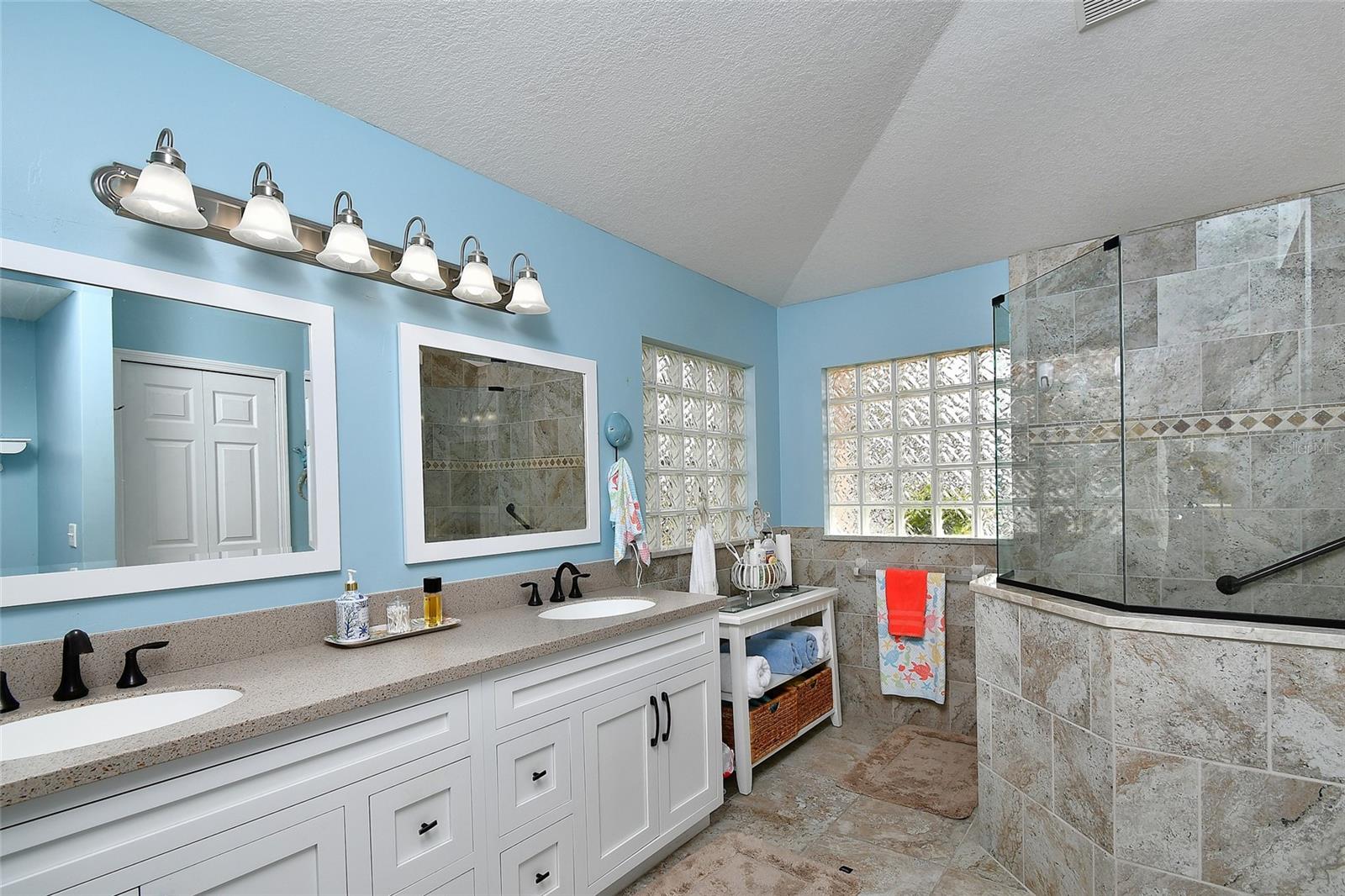 KING TARPON LAND CONDO - Residential