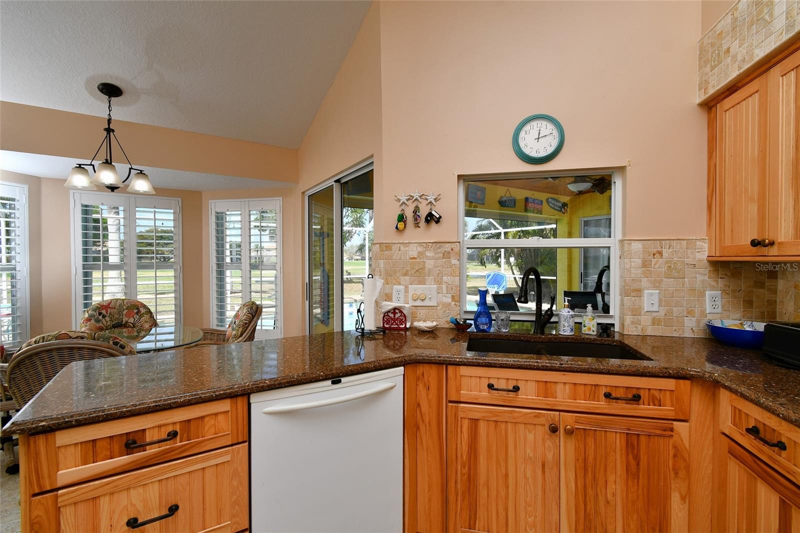 KING TARPON LAND CONDO - Residential