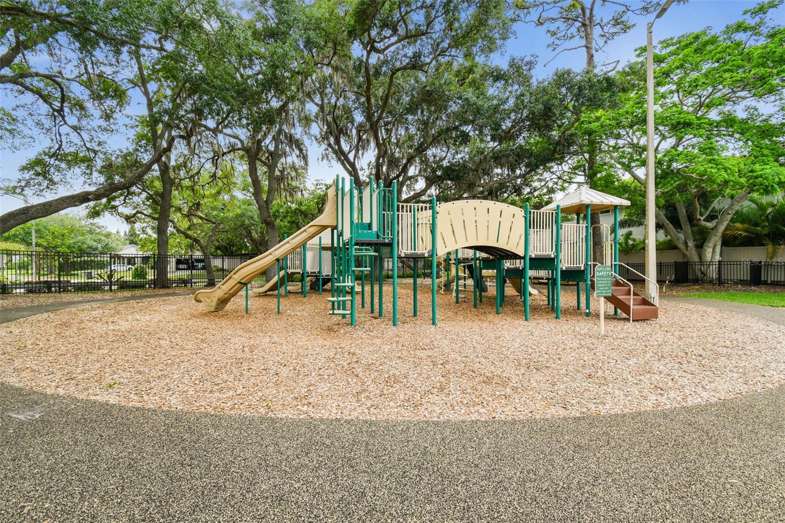 CARROLLWOOD SUB UNIT 1 - Residential