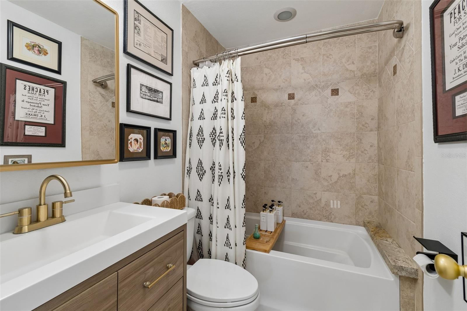 CARROLLWOOD SUB UNIT 1 - Residential