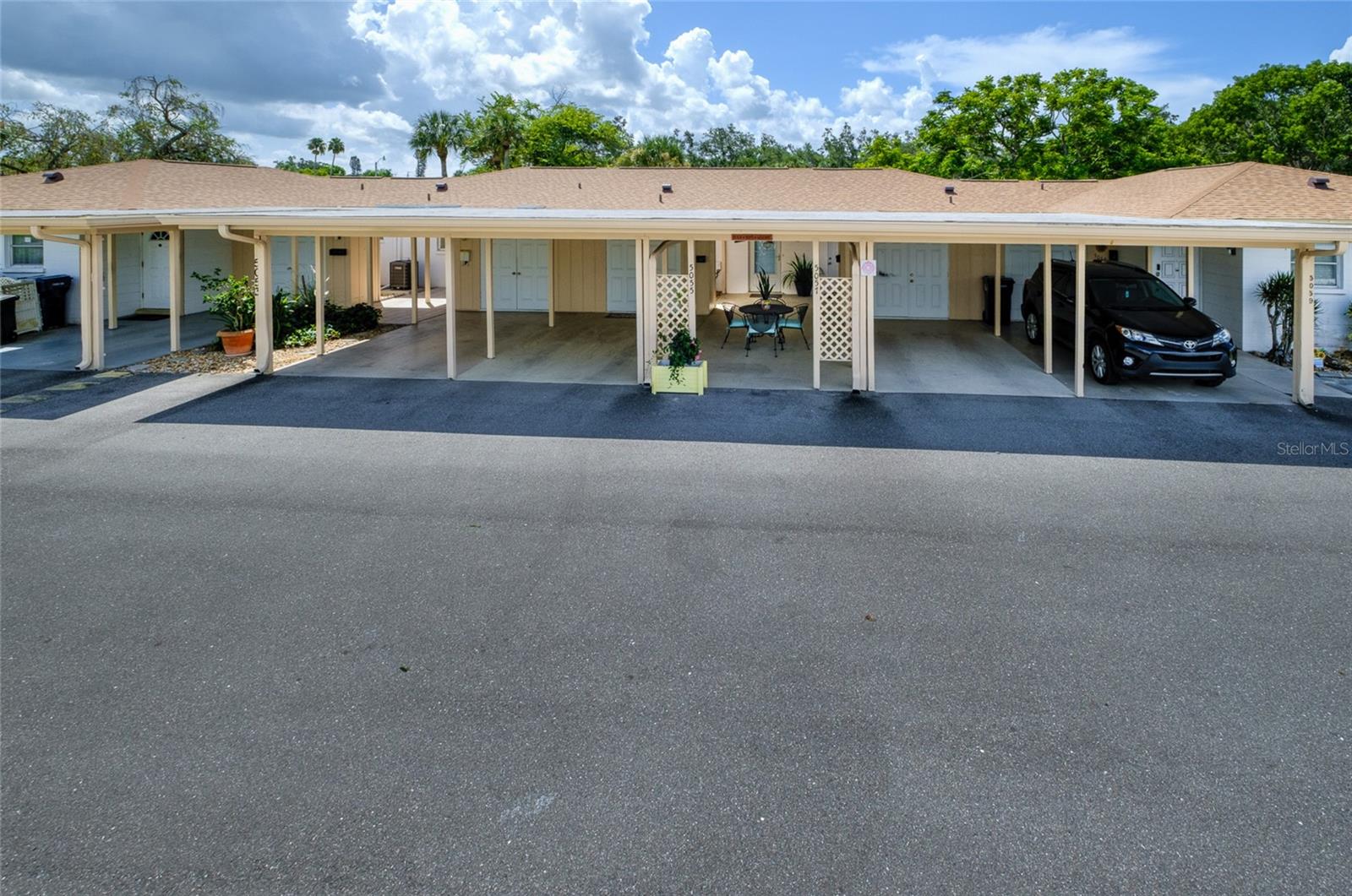 5055 LIVE OAK CIRCLE