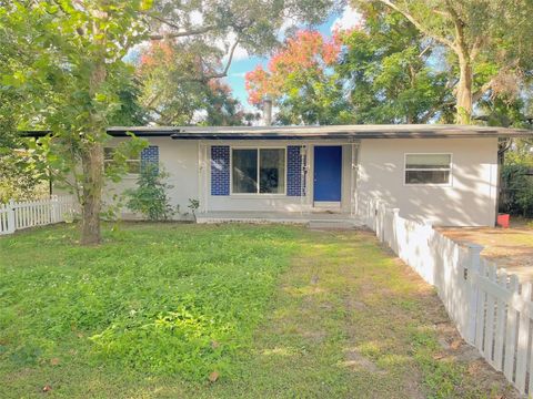 Photo of 2611 Pembrook Drive, Orlando, FL 32810 (MLS # O6353989)