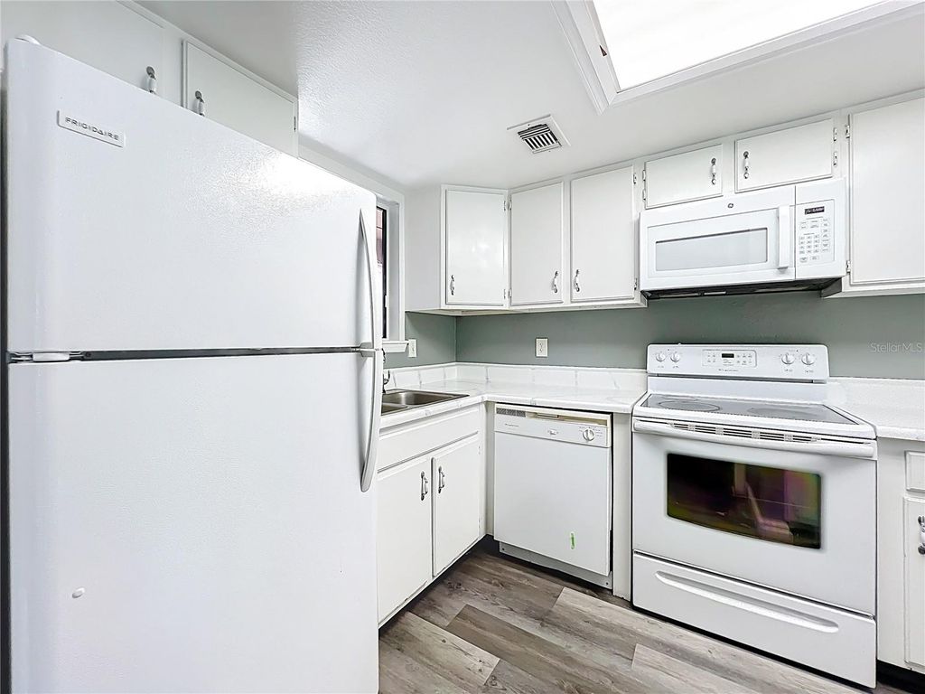 Photo of 639 Saint Johns Court #639, Winter Park, FL 32792 (MLS # O6402025)