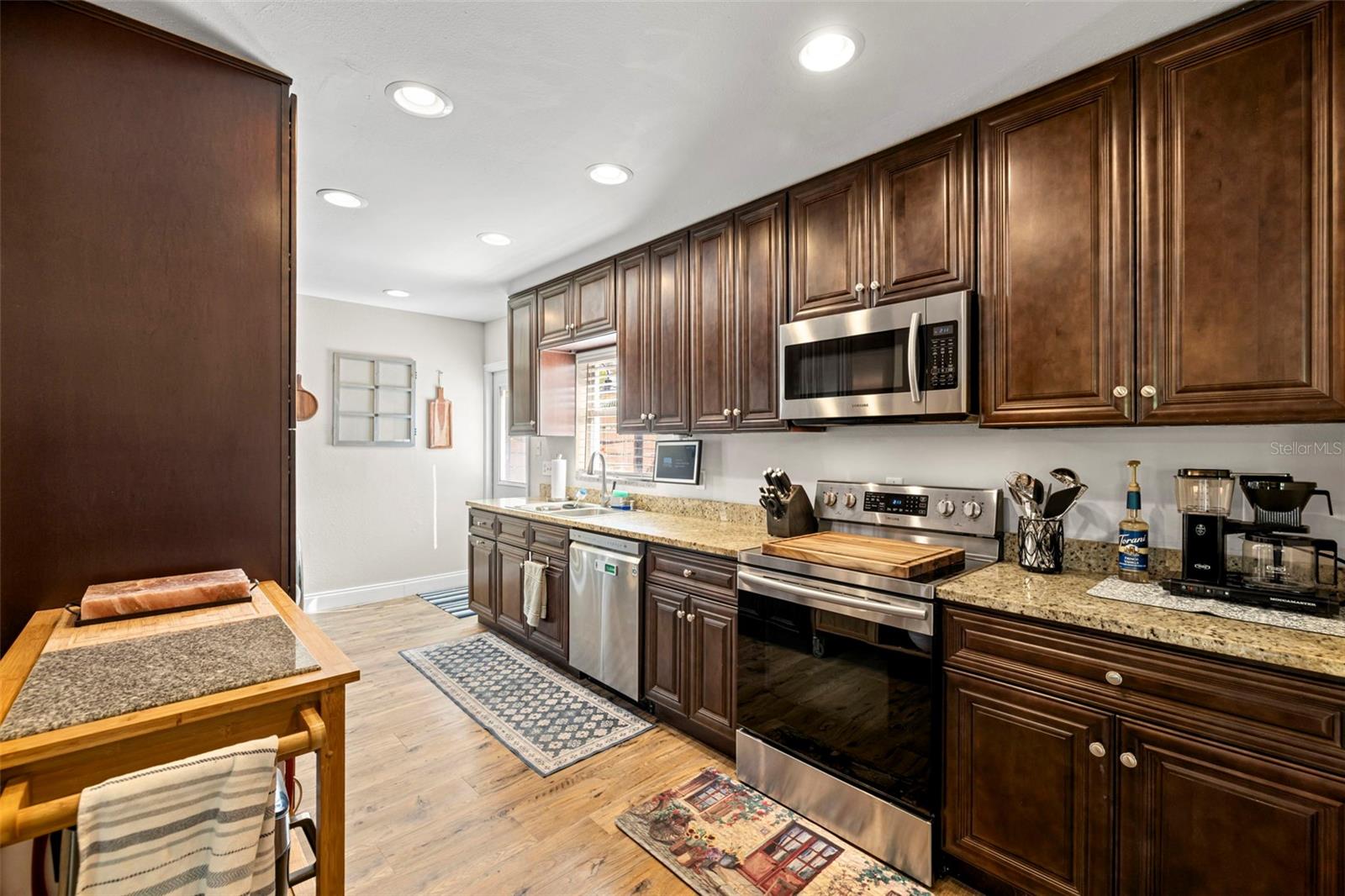 RIVERCREST - Residential