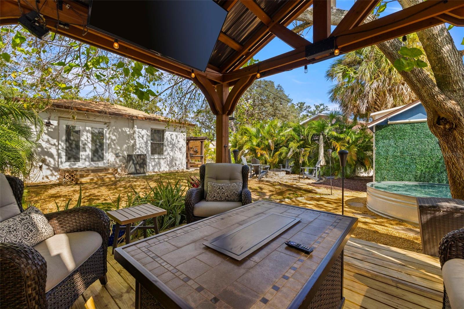 RIVERCREST - Residential