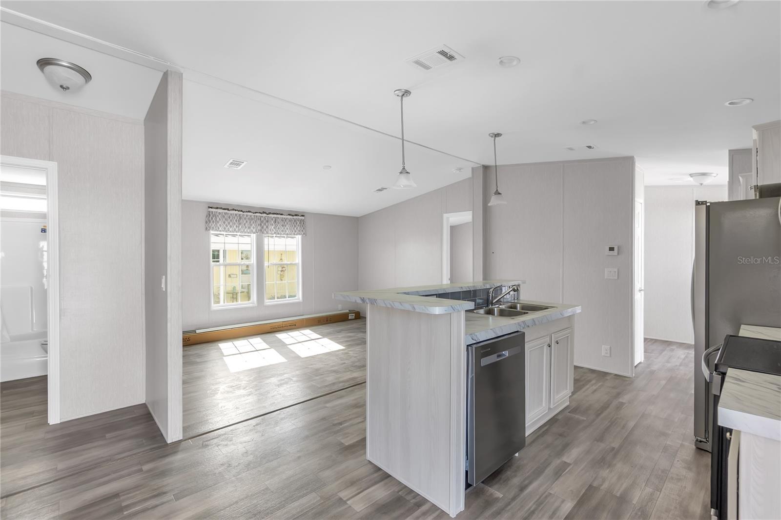 PALMA SOLA SHORES - Residential