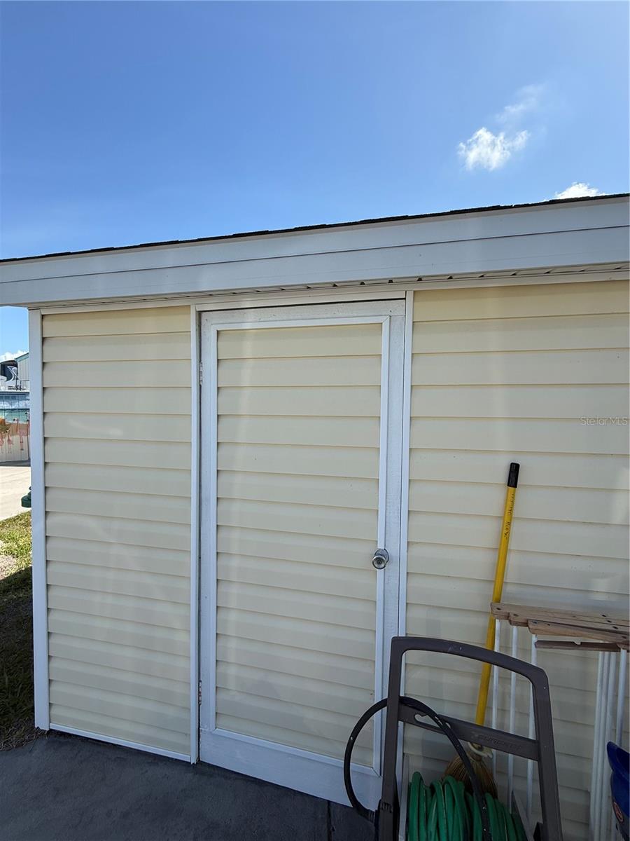 HOLIDAY TRAVEL PARK ENGLEWOOD - Residential