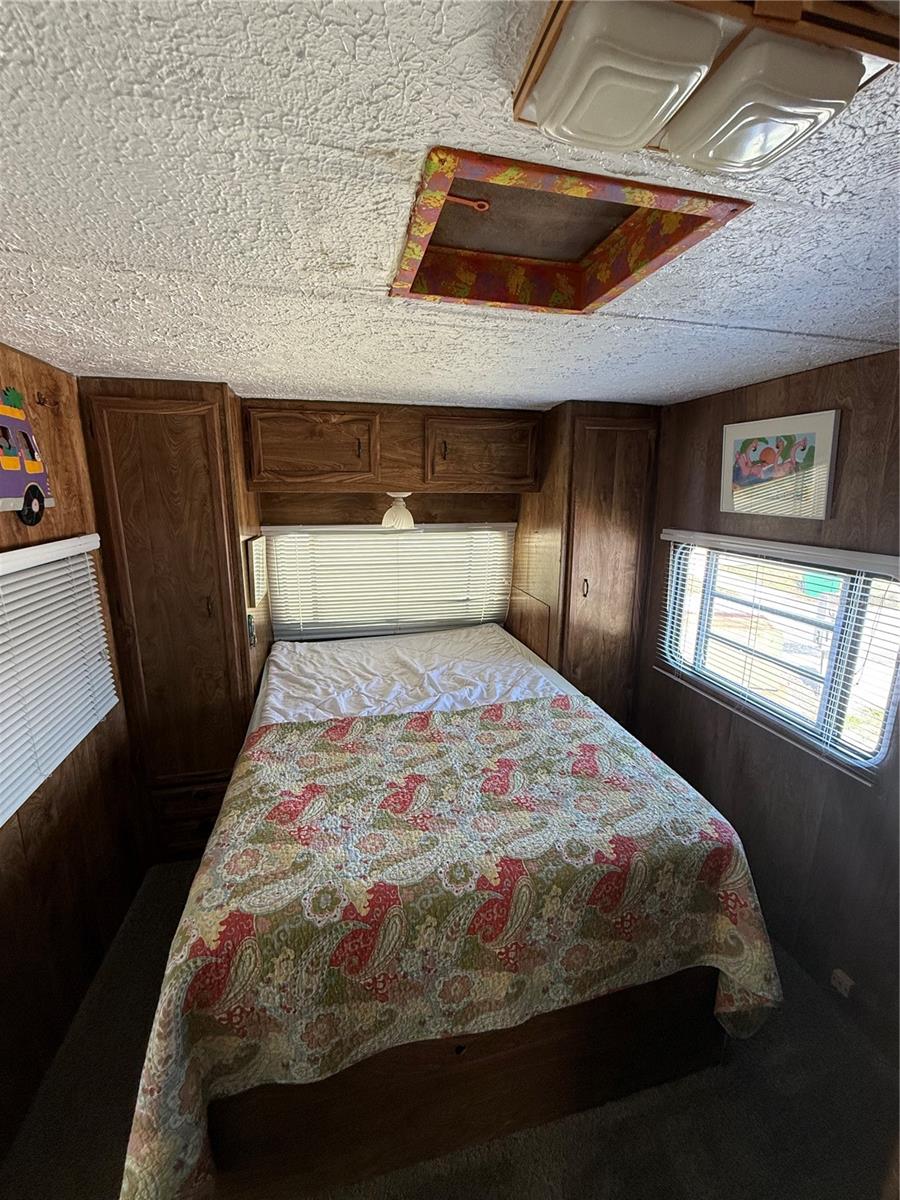 HOLIDAY TRAVEL PARK ENGLEWOOD - Residential