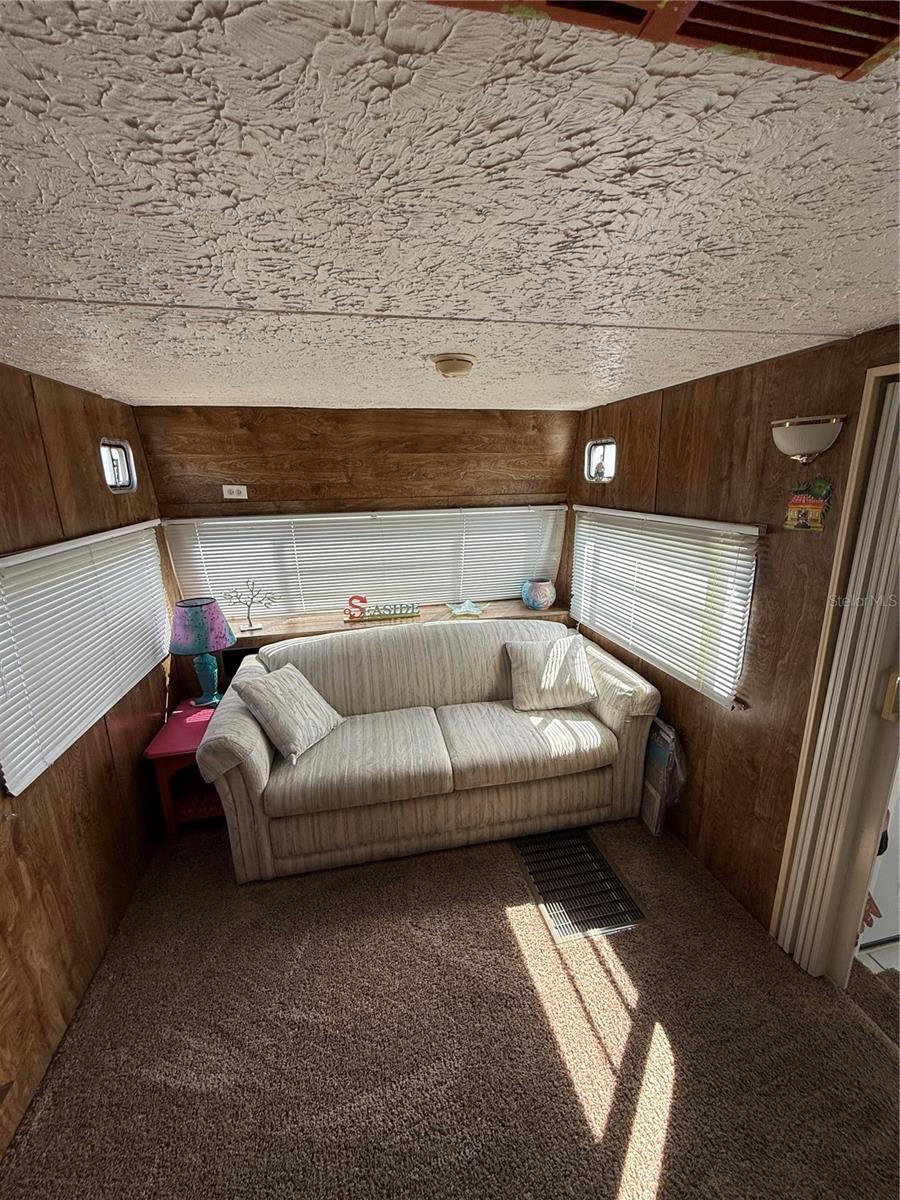 HOLIDAY TRAVEL PARK ENGLEWOOD - Residential