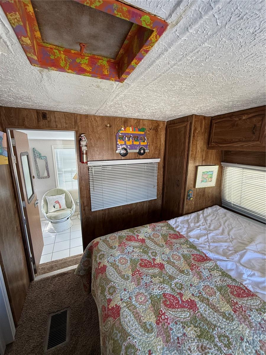 HOLIDAY TRAVEL PARK ENGLEWOOD - Residential
