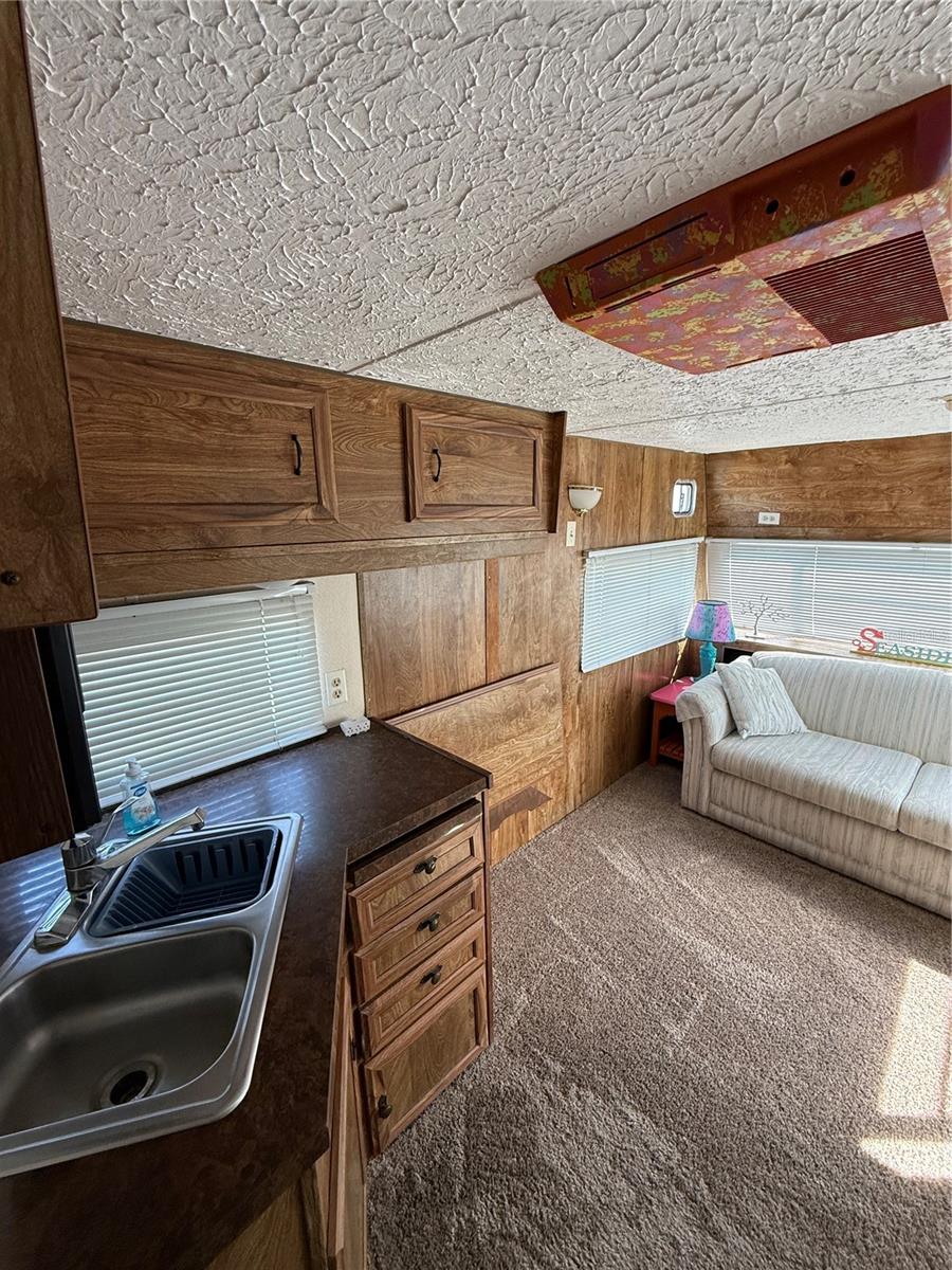 HOLIDAY TRAVEL PARK ENGLEWOOD - Residential