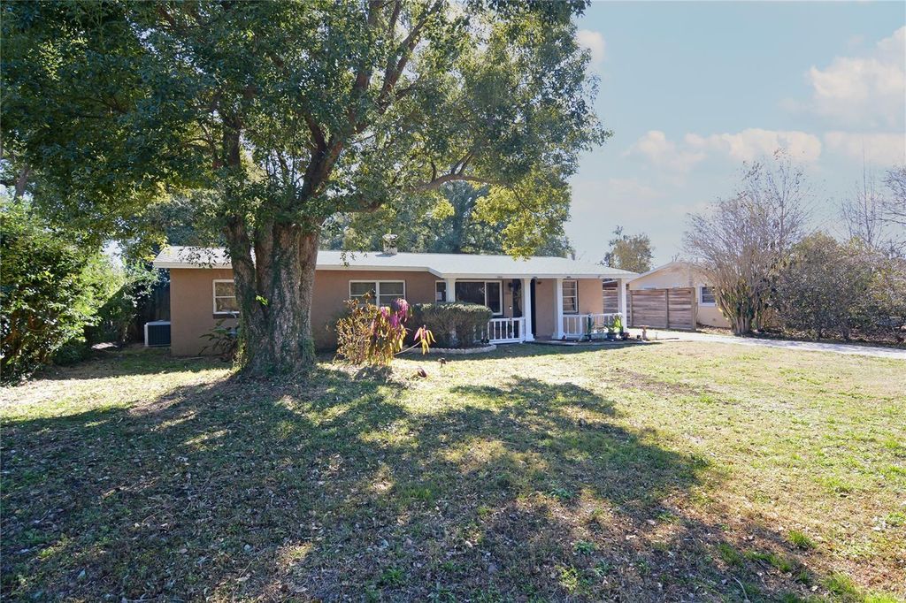 Photo of 2606 E Crystal Lake Avenue, Orlando, FL 32806 (MLS # O6380407)