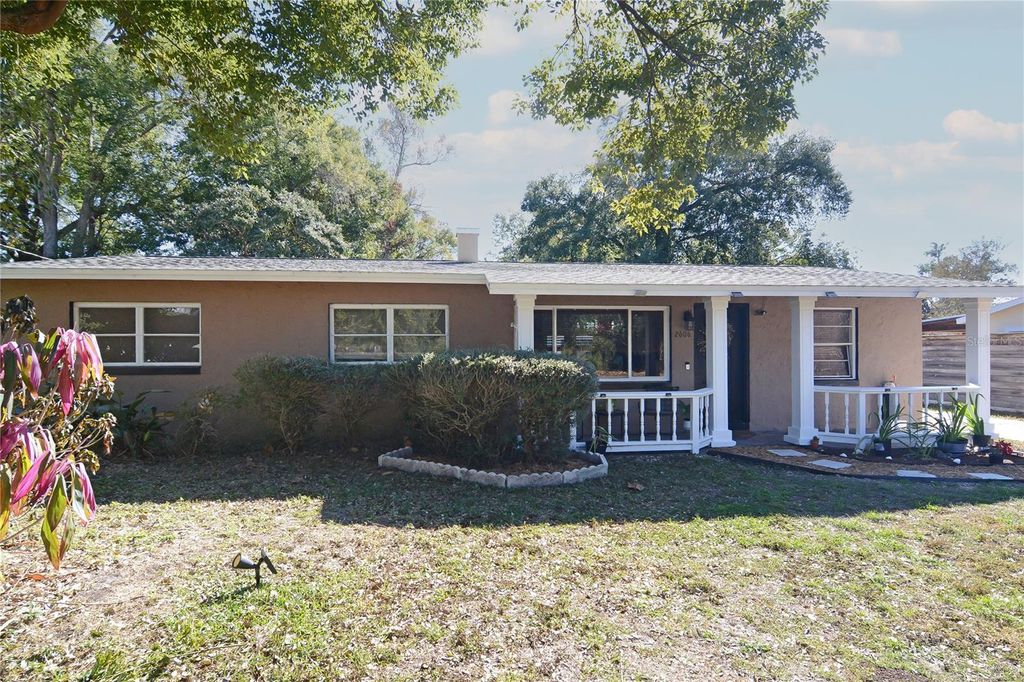 Photo of 2606 E Crystal Lake Avenue, Orlando, FL 32806 (MLS # O6380407)