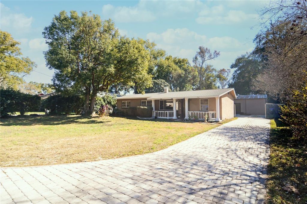 Photo of 2606 E Crystal Lake Avenue, Orlando, FL 32806 (MLS # O6380407)