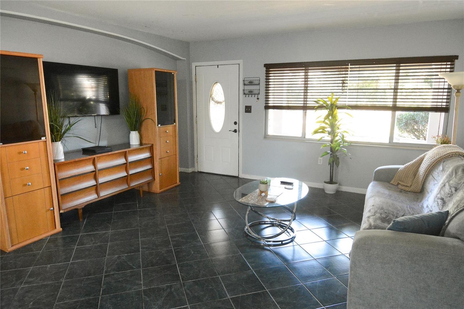 2606 E CRYSTAL LAKE AVENUE