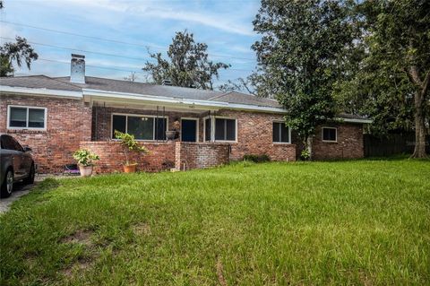 A home in LAKELAND