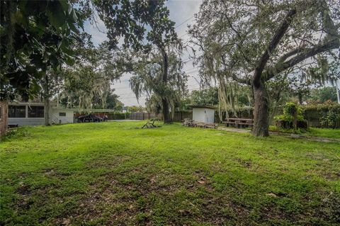 A home in LAKELAND