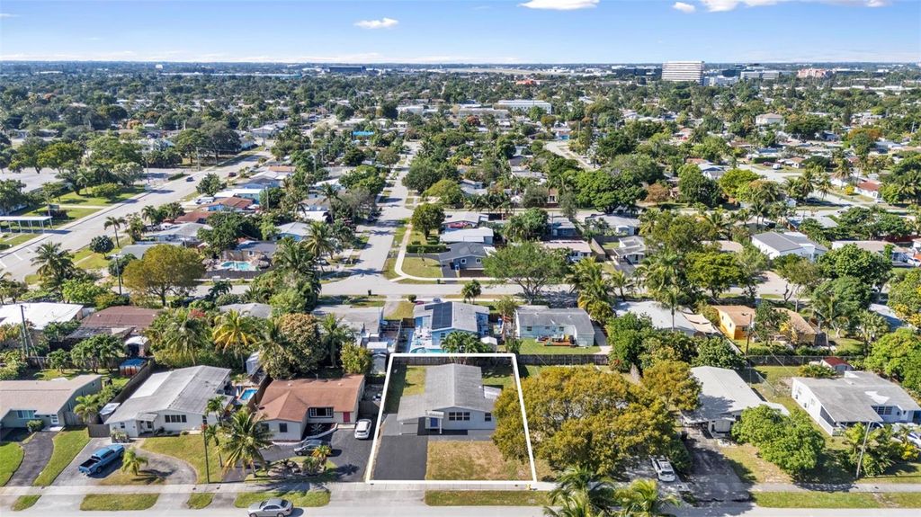 Photo of 5641 NE 8th Avenue, Wilton Manors, FL 33334 (MLS # O6382906)