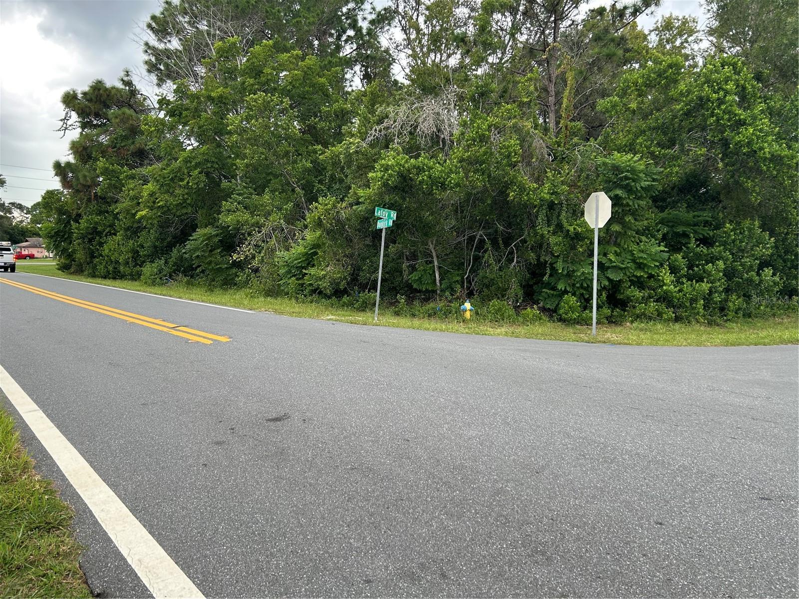 Build Your Dream Home in Spring Hill! ??
Welcome to Lot 9, Block 960, Unit 15—a spacious corner residential lot located in a desirable section of Spring Hill. Surrounded by well-kept homes and mature trees, this property offers the perfect balance of neighborhood charm and privacy.
? Features You’ll Love:
Large corner lot with plenty of room for your custom home
Beautiful treed setting for shade and curb appeal
Situated in an established area with quality homes nearby
Convenient access to shopping, dining, schools, and major roadways
A fantastic opportunity to invest in one of Spring Hill’s most sought-after areas
Whether you’re looking to build your forever home or secure a smart investment, this lot is ready to bring your vision to life.
?? Don’t miss this chance to claim a prime piece of real estate in the heart of Spring Hill!