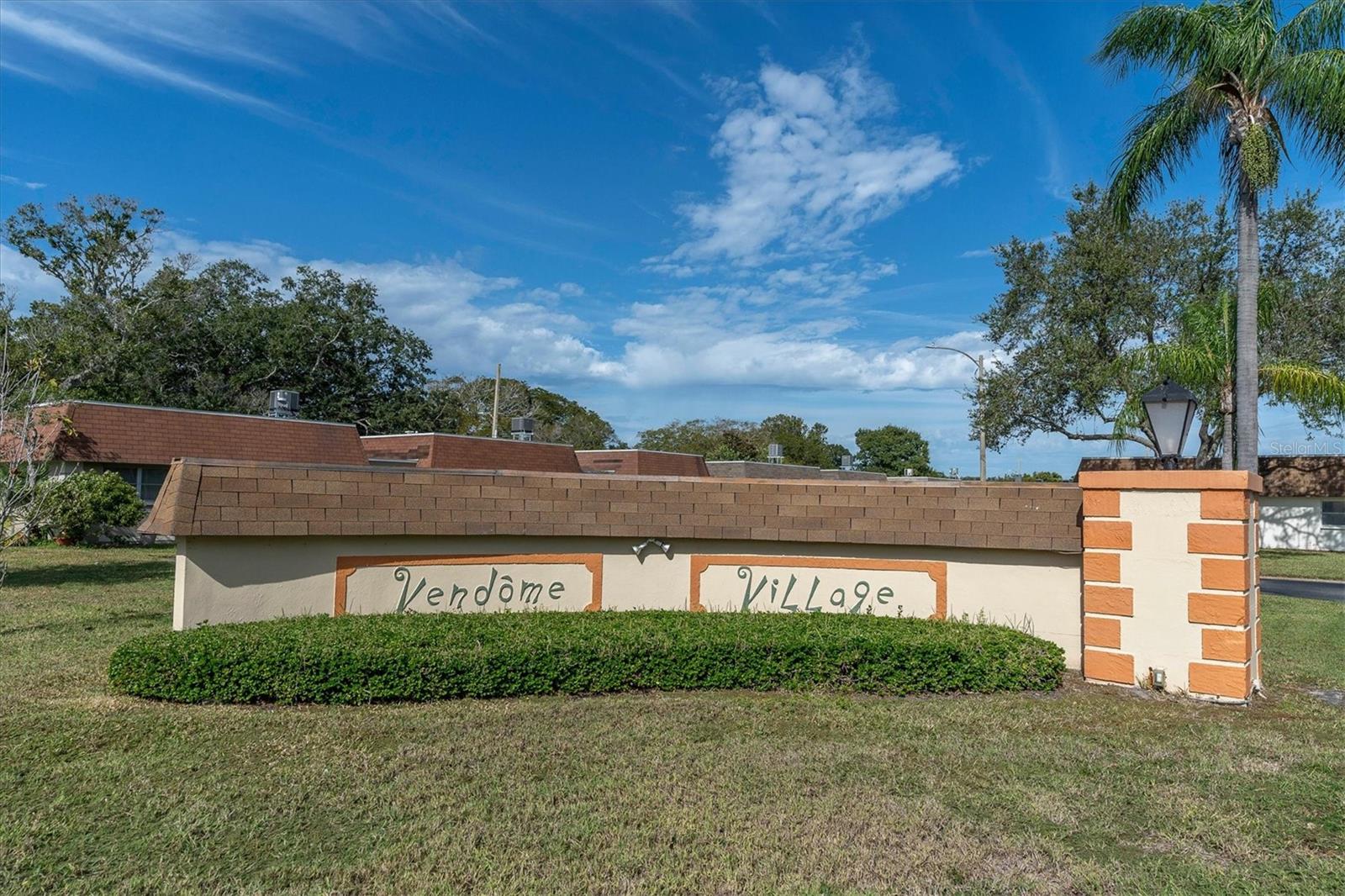 7030 VERSAILLES N