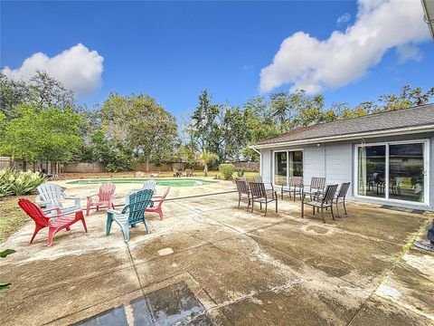 A home in VALRICO