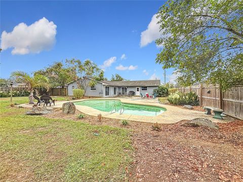 A home in VALRICO