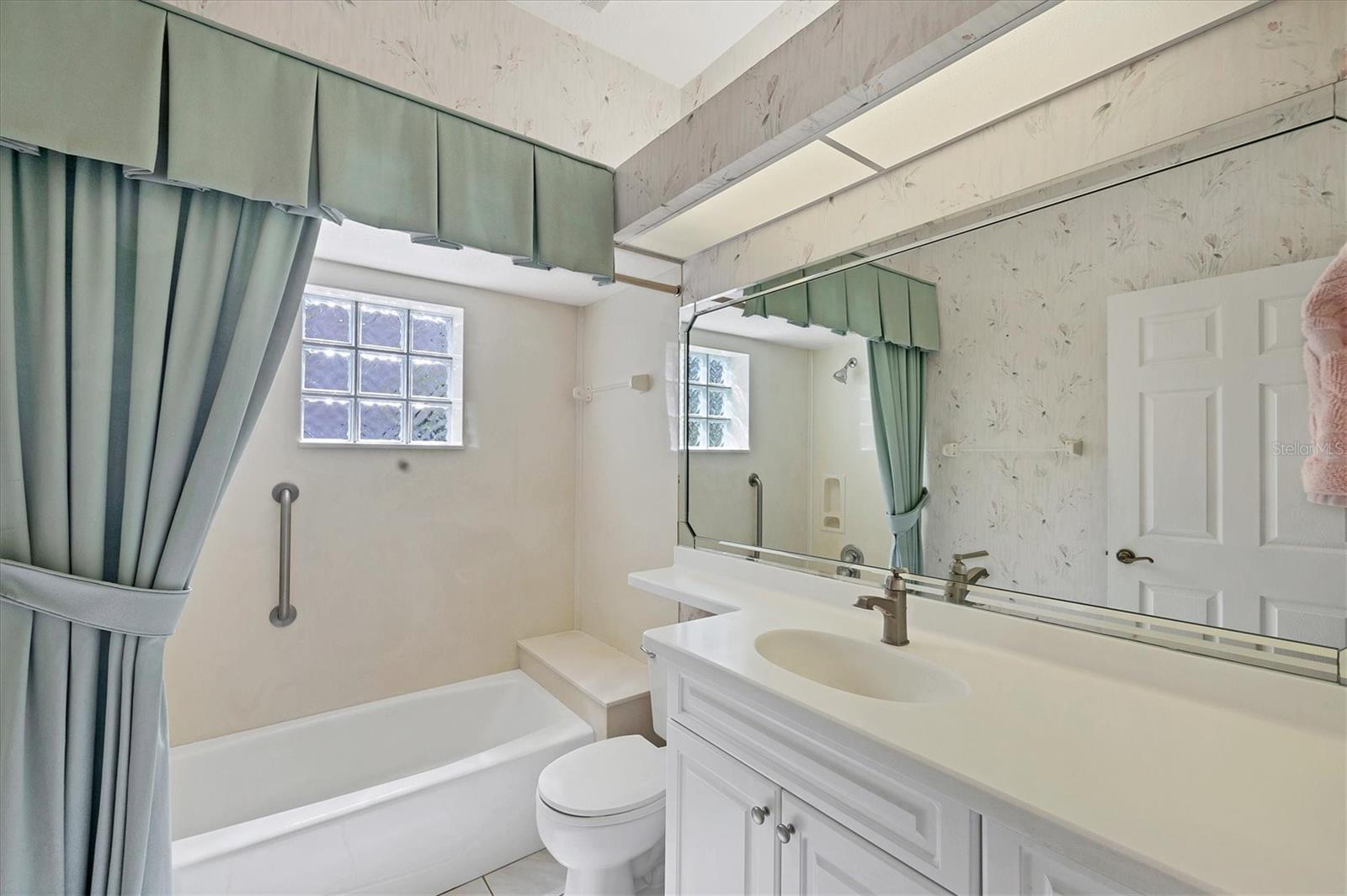CALUSA LAKES - Residential