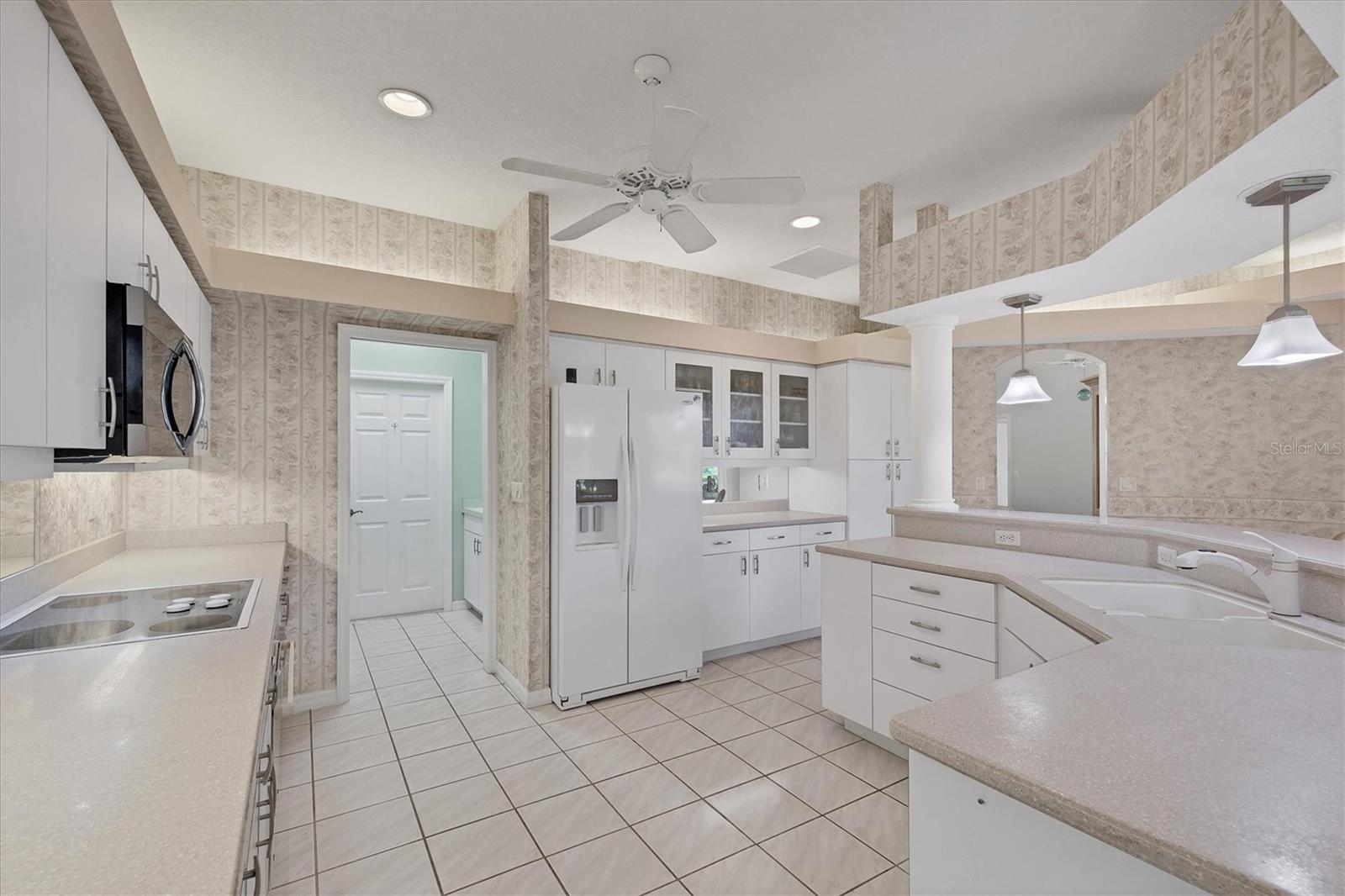 CALUSA LAKES - Residential