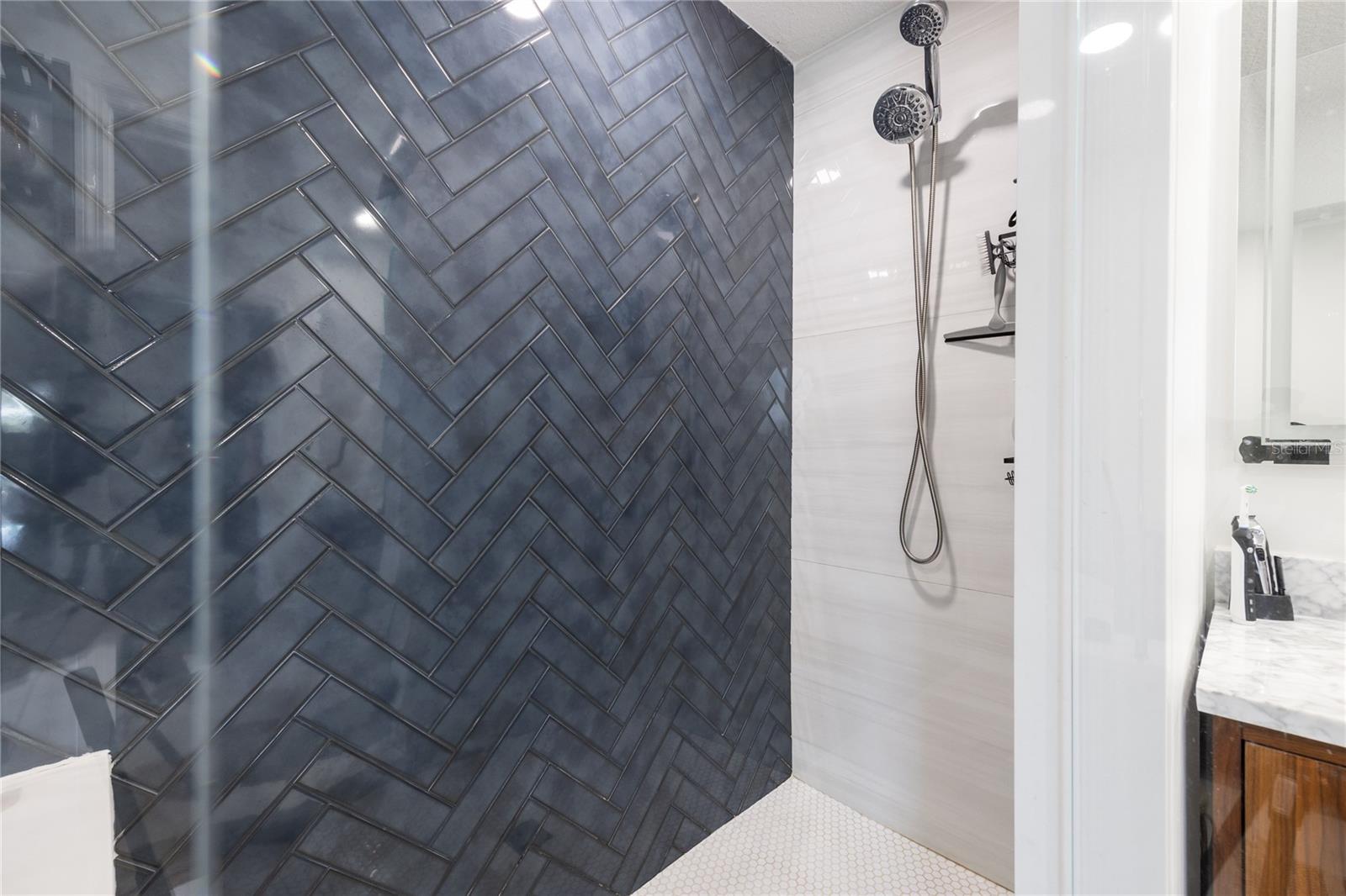 GROVE SHORE - Residential Lease