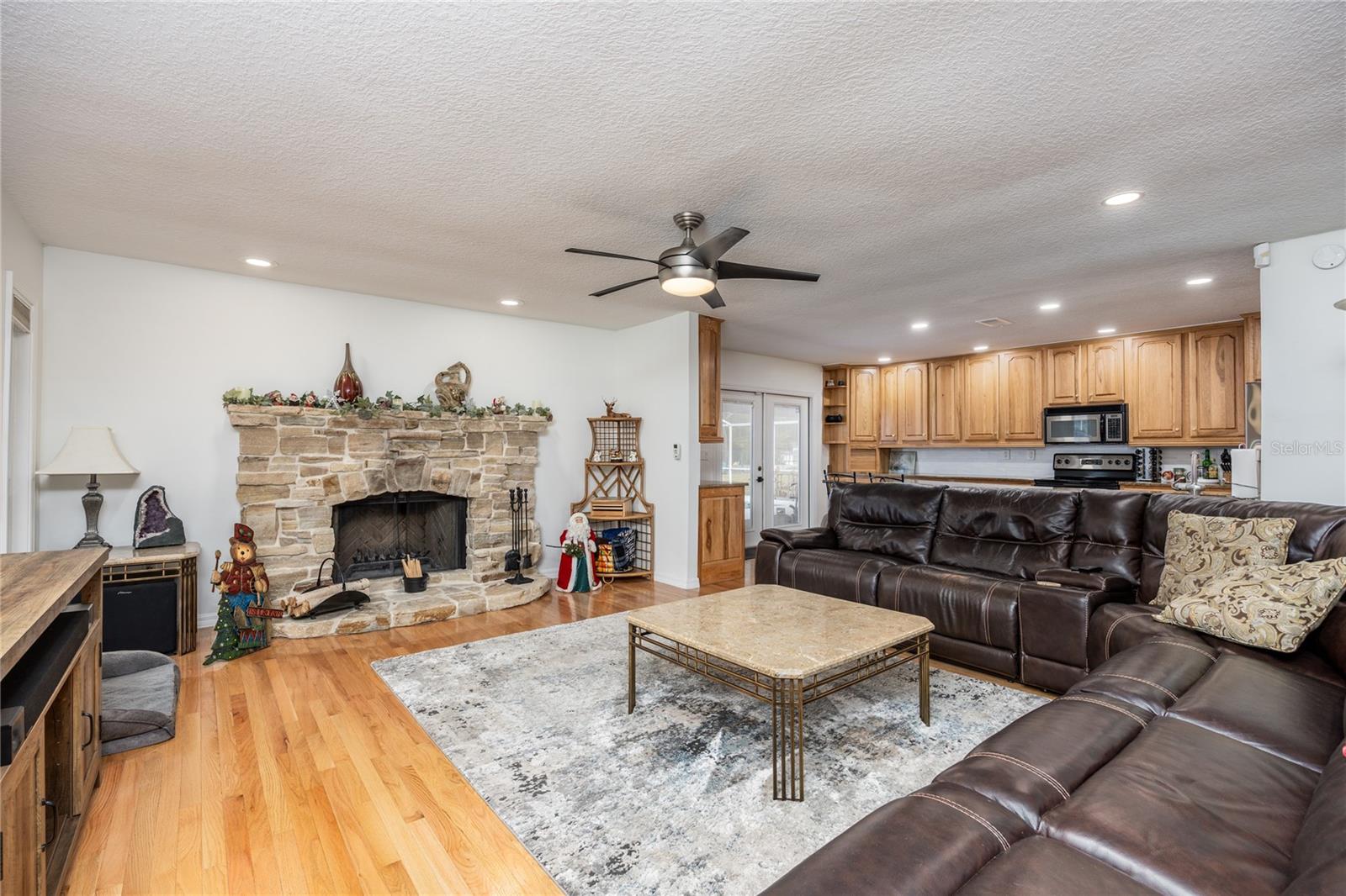 GROVE SHORE - Residential Lease