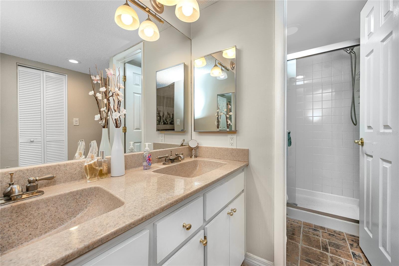 OAKS OF NORTHWOOD CONDO - Residential