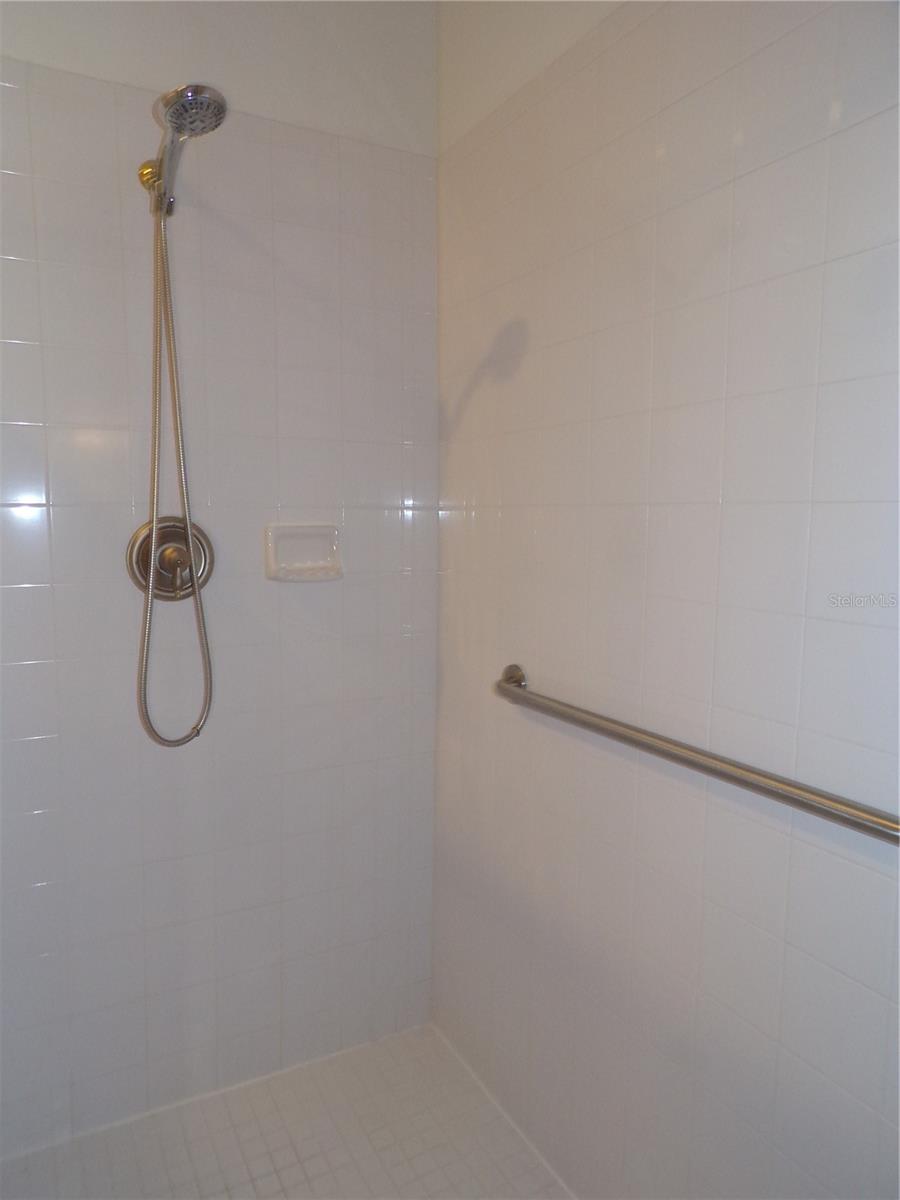 LAKE FRONT VLS/HERITAGE LAKE PARK - Residential Lease