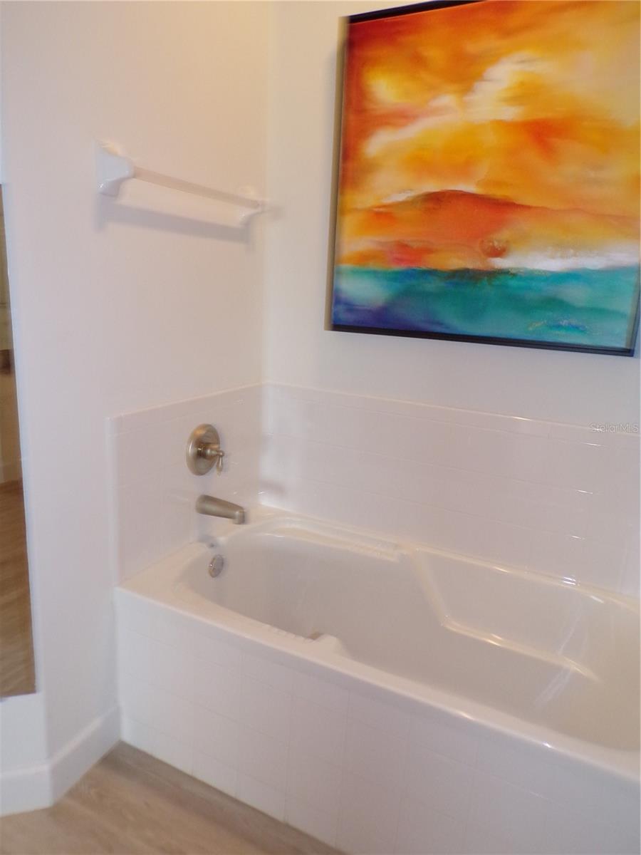 LAKE FRONT VLS/HERITAGE LAKE PARK - Residential Lease