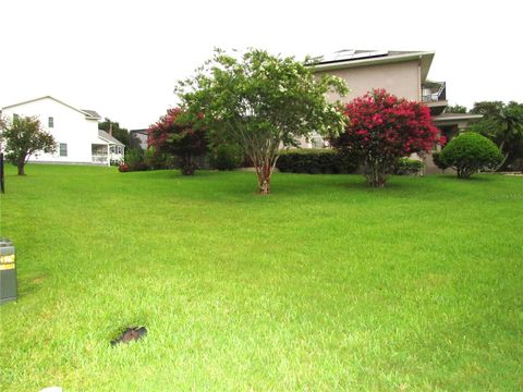 A home in LAKELAND