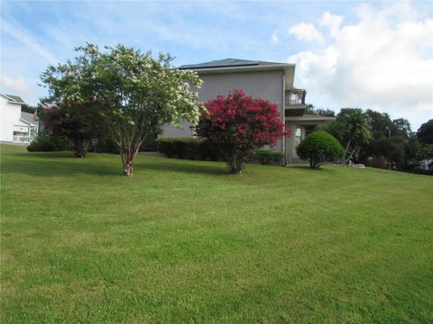 A home in LAKELAND