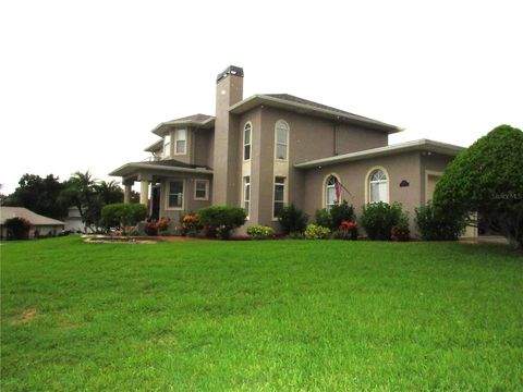 A home in LAKELAND