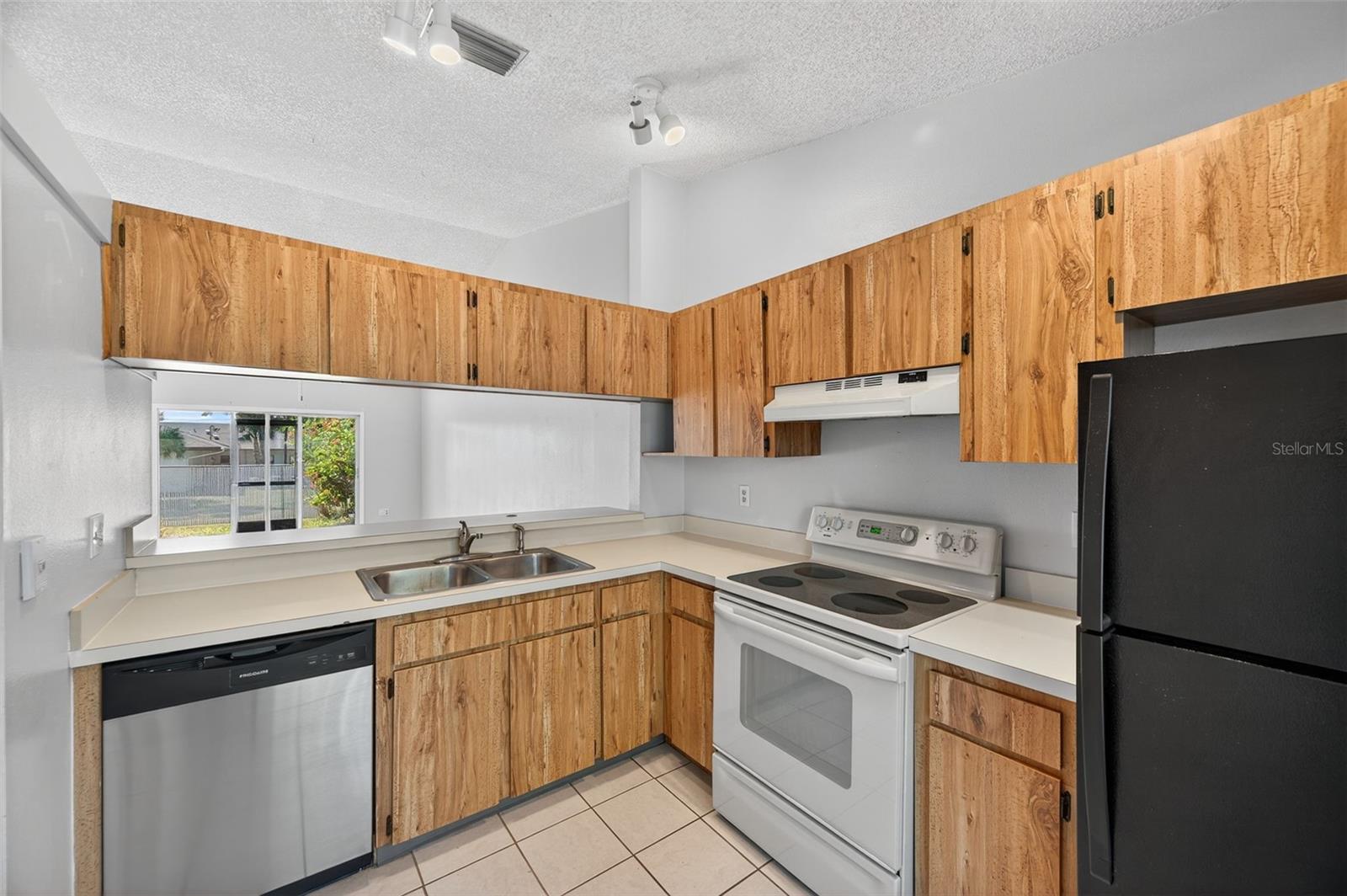 BELLE OAK VILLAS - Residential